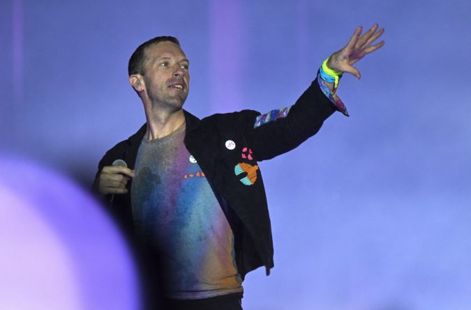 Chris Martin apresenta problema de saúde, e Coldplay adia shows no Brasil